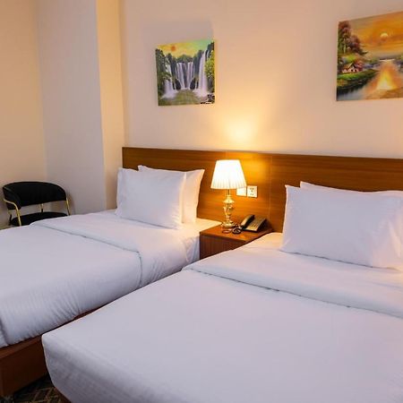 Three 888 Hotel Дубай Екстериор снимка