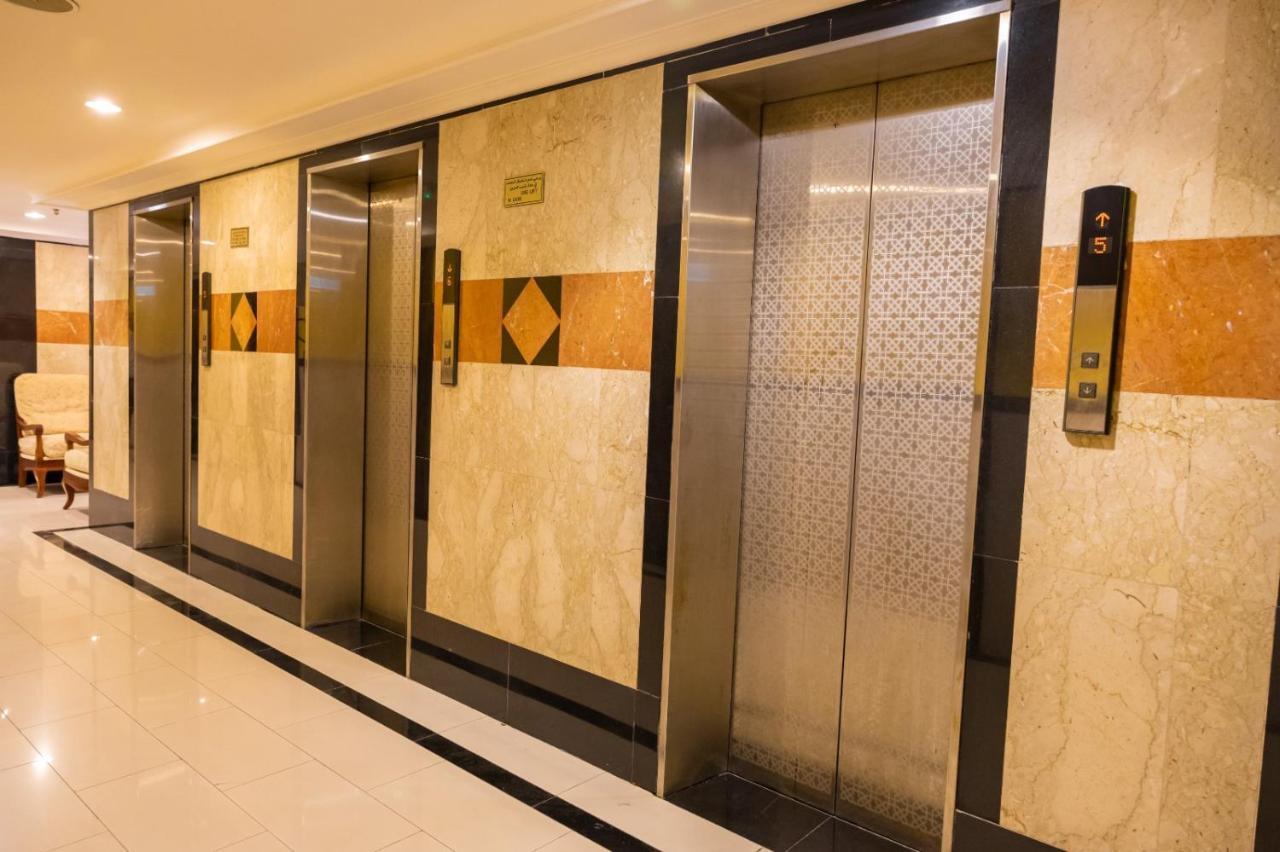 Three 888 Hotel Дубай Екстериор снимка