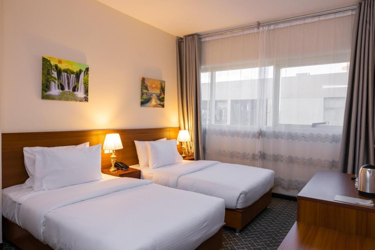Three 888 Hotel Дубай Екстериор снимка