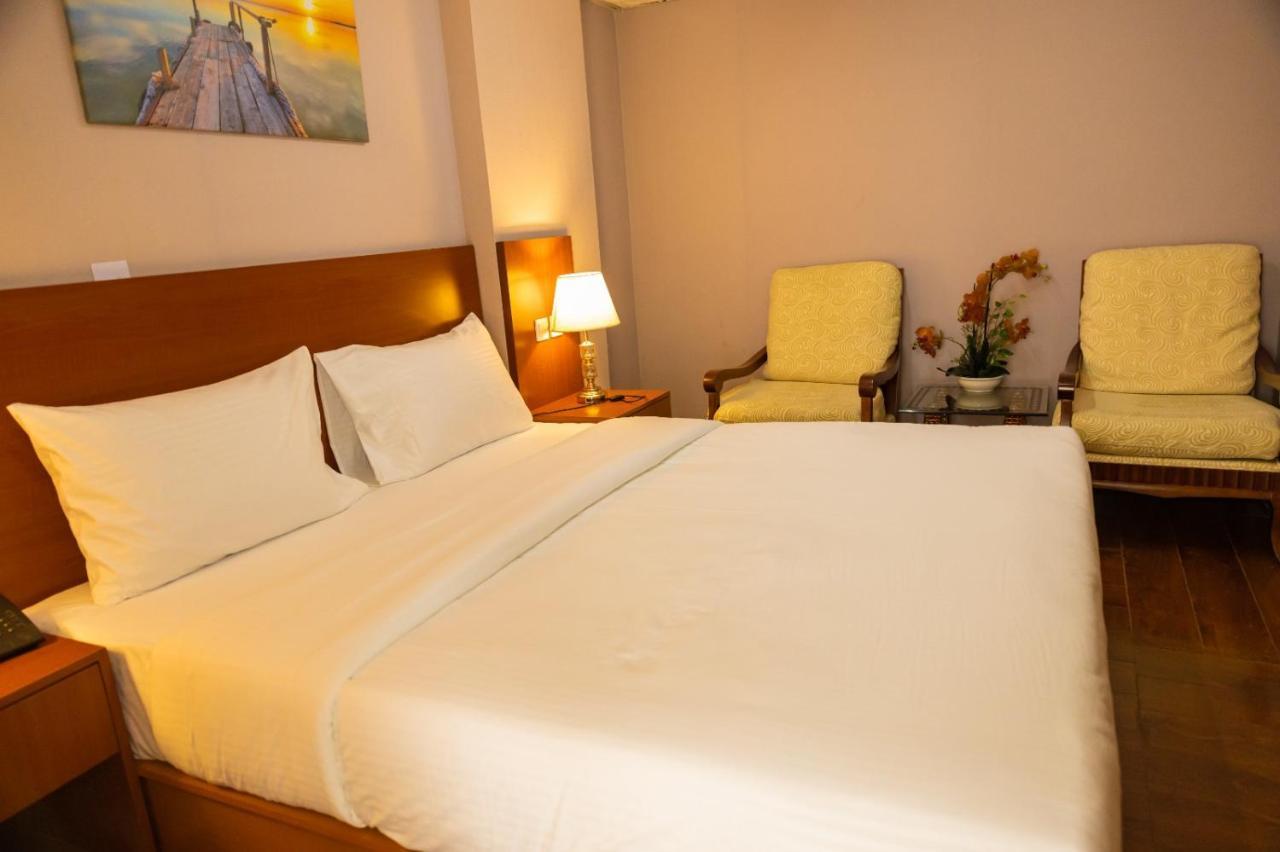 Three 888 Hotel Дубай Екстериор снимка
