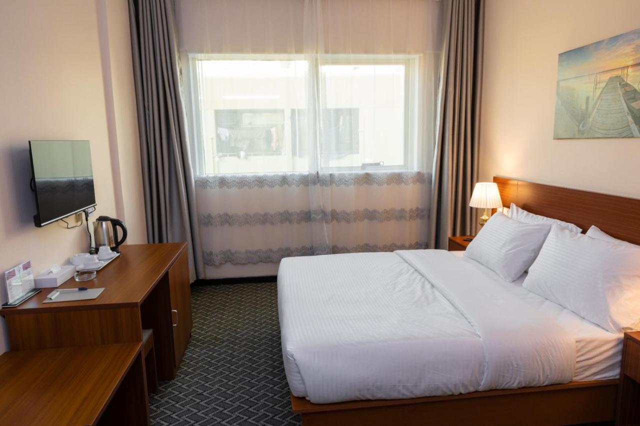 Three 888 Hotel Дубай Екстериор снимка