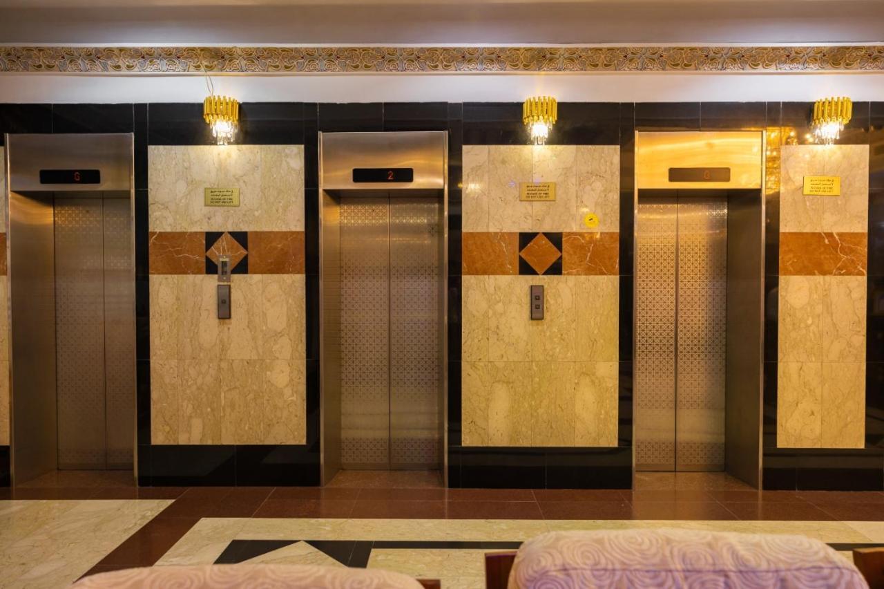 Three 888 Hotel Дубай Екстериор снимка