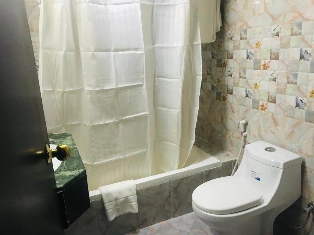 Three 888 Hotel Дубай Екстериор снимка