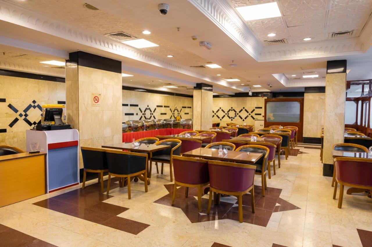 Three 888 Hotel Дубай Екстериор снимка