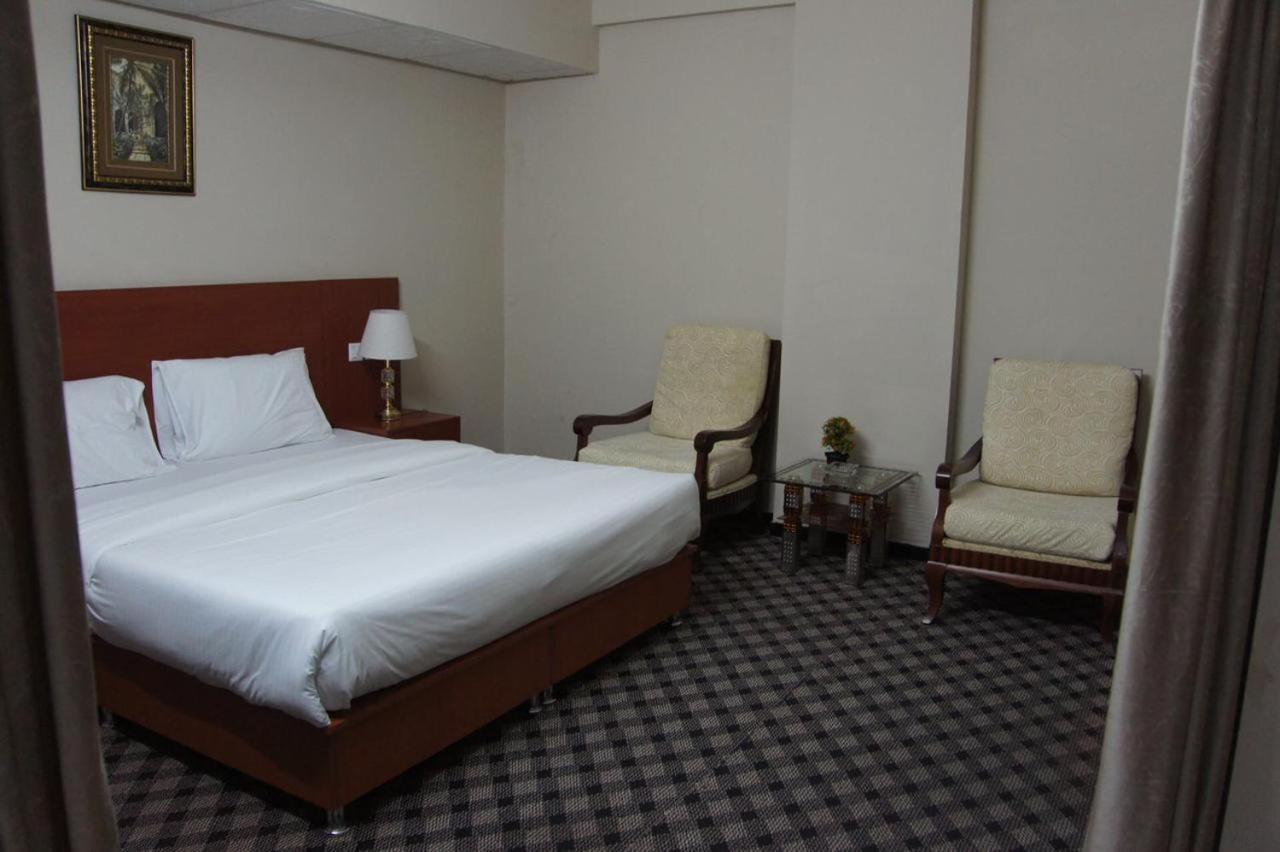 Three 888 Hotel Дубай Екстериор снимка
