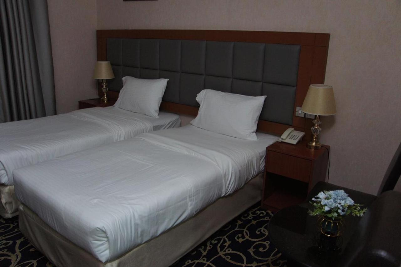 Three 888 Hotel Дубай Екстериор снимка