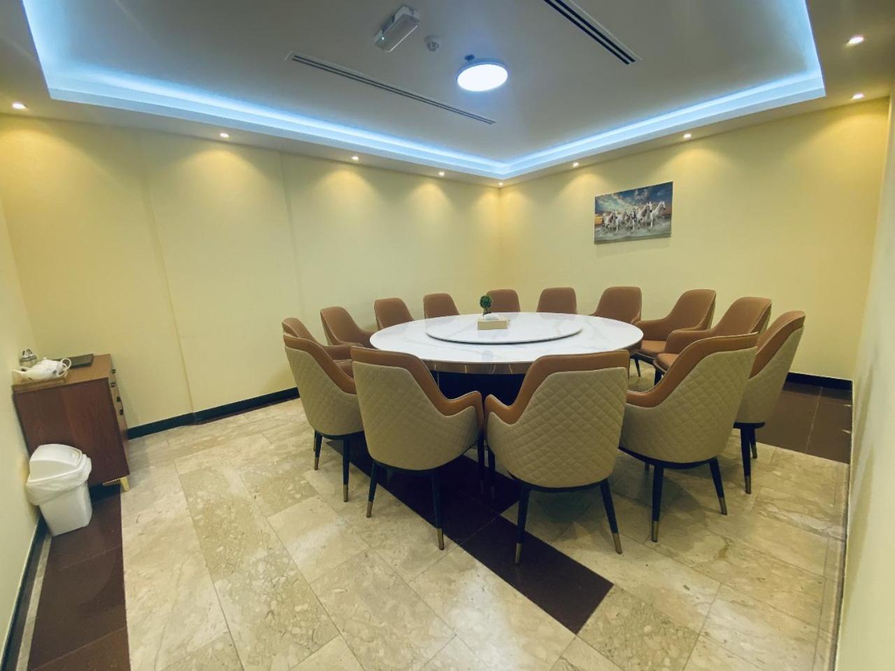 Three 888 Hotel Дубай Екстериор снимка